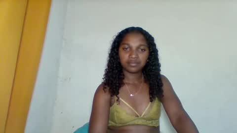 mila_lunah online show from April 2026 03:29:01 PM