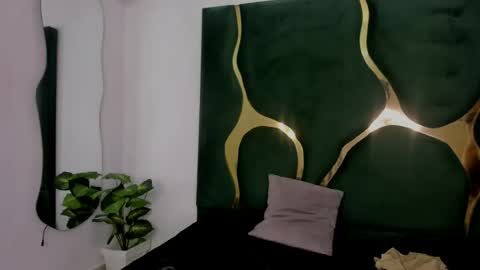 Snapshot of mila_petiteasm chatting on June 2026 12:42:02 PM mila_petiteasm online show from June 2026 12:42:02 PM