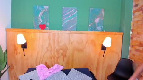 Mila and samy online show from October 2025 12:17:02 PM