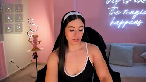 Mila online show from November 2025 02:12:01 AM