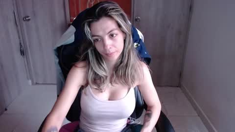 Snapshot of milacoxx8819 chatting on February 2025 02:49:01 PM milacoxx8819 online show from February 2025 02:49:01 PM