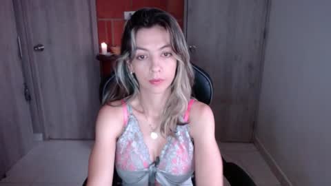 Snapshot of milacoxx8819 chatting on February 2025 12:12:01 PM milacoxx8819 online show from February 2025 12:12:01 PM