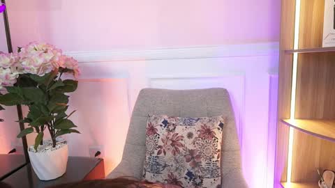 milacrave online show from April 2026 11:37:01 AM