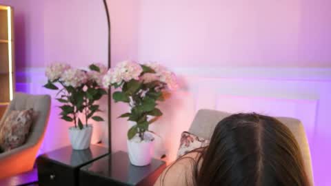 milacrave online show from April 2026 11:37:01 AM