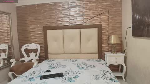 miladiosa online show from April 2026 12:02:01 PM