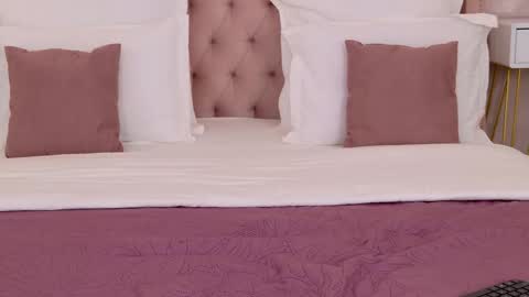 milaleoneli online show from November 2025 03:34:01 PM