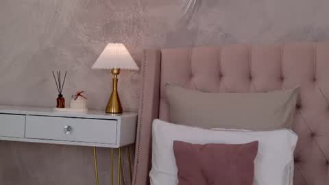 milaleoneli online show from July 2026 03:59:01 PM