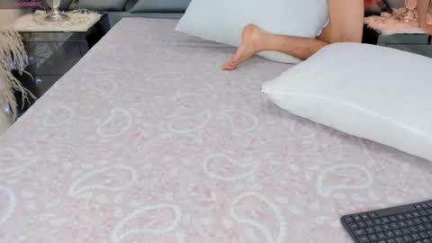 milan_lewiss online show from January 2026 12:00:01 PM