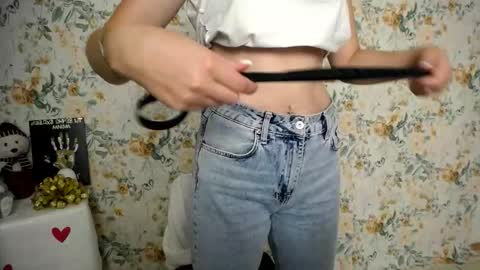 Snapshot of milana_cutie_ chatting on September 2025 05:52:02 AM Milana online show from September 2025 05:52:02 AM