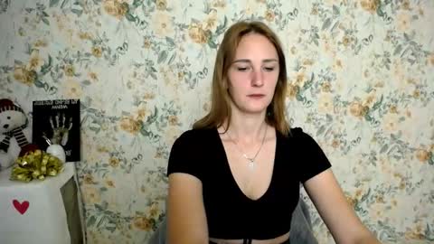 Snapshot of milana_cutie_ chatting on September 2025 05:55:02 AM Milana online show from September 2025 05:55:02 AM