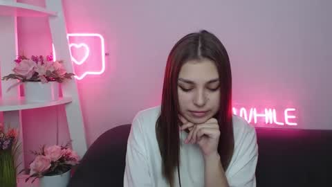 Snapshot of milanaangelas chatting on January 2025 05:37:02 AM milanaangelas online show from January 2025 05:37:02 AM