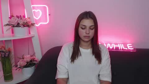 Snapshot of milanaangelas chatting on January 2025 11:01:02 AM milanaangelas online show from January 2025 11:01:02 AM