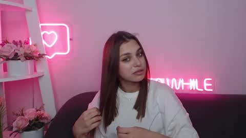 Snapshot of milanaangelas chatting on January 2025 05:53:01 AM milanaangelas online show from January 2025 05:53:01 AM