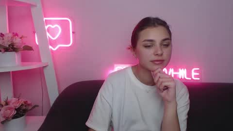 Snapshot of milanaangelas chatting on February 2025 11:54:02 AM milanaangelas online show from February 2025 11:54:02 AM