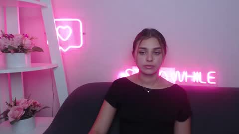 Snapshot of milanaangelas chatting on February 2025 02:56:02 PM milanaangelas online show from February 2025 02:56:02 PM
