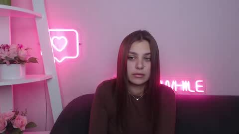 Snapshot of milanaangelas chatting on February 2025 01:43:01 PM milanaangelas online show from February 2025 01:43:01 PM