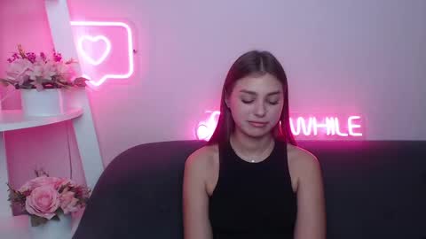 Snapshot of milanaangelas chatting on February 2025 02:59:02 PM milanaangelas online show from February 2025 02:59:02 PM
