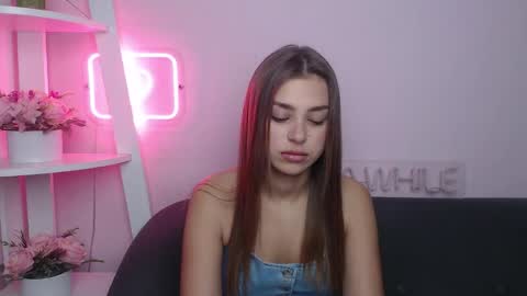Snapshot of milanaangelas chatting on October 2025 04:34:02 AM milanaangelas online show from October 2025 04:34:02 AM