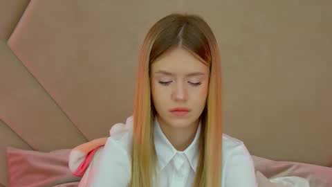 MilanaBalmain online show from October 2025 04:02:02 AM