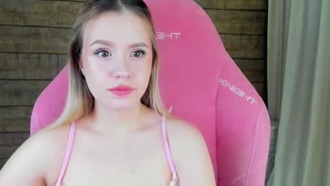 MilanaBalmain online show from March 2026 04:50:01 AM