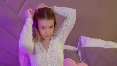 MilanaBalmain online show from April 2026 04:21:01 AM