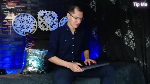 milandavid1 online show from May 2026 05:29:02 PM