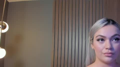 Snapshot of milaowens chatting on February 2025 03:05:01 PM Sexy Mila online show from February 2025 03:05:01 PM