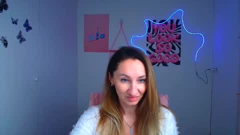 Snapshot of milena_sunny_ chatting on February 2026 12:23:01 PM Milena online show from February 2026 12:23:01 PM
