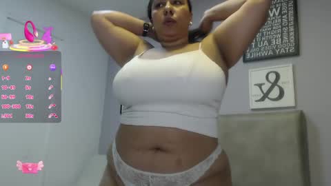 Snapshot of mileyhudson chatting on May 2026 04:19:02 AM MileyHudson online show from May 2026 04:19:02 AM