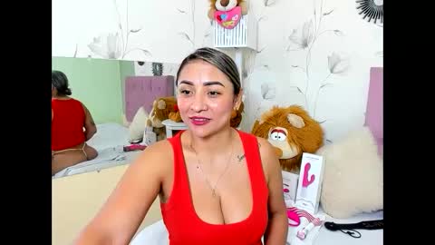 Snapshot of milf_bigass_ chatting on January 2025 04:30:02 PM Antonella online show from January 2025 04:30:02 PM