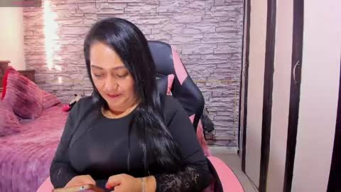 Snapshot of milf_julianna chatting on May 2026 10:26:02 PM Julianna online show from May 2026 10:26:02 PM