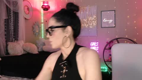 Snapshot of milf_lacey chatting on January 2025 12:45:01 AM Milf Lacey online show from January 2025 12:45:01 AM