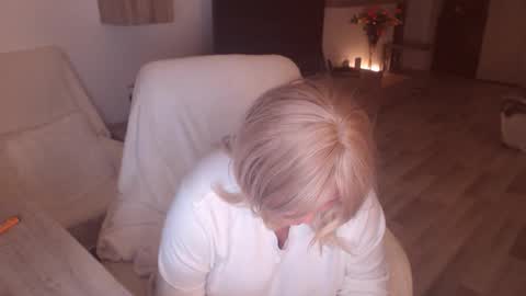 Snapshot of milf_lexxa chatting on October 2025 12:10:01 AM Sarrahkenda online show from October 2025 12:10:01 AM
