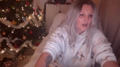 Snapshot of milf_lexxa chatting on December 2025 10:39:01 PM Sarrahkenda online show from December 2025 10:39:01 PM