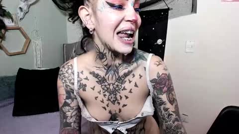 Isabella online show from October 2025 01:50:01 PM