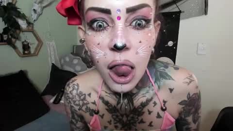 Isabella online show from October 2025 01:45:01 PM