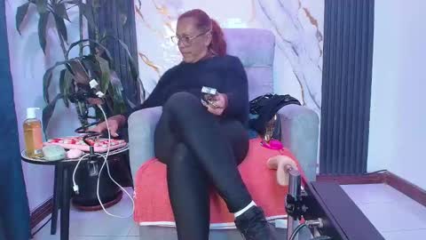 Snapshot of milf_sikiu chatting on April 2026 08:51:02 PM milf sikiu online show from April 2026 08:51:02 PM