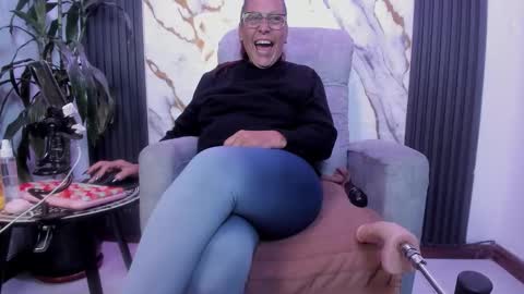 Snapshot of milf_sikiu chatting on May 2026 10:17:01 PM milf sikiu online show from May 2026 10:17:01 PM