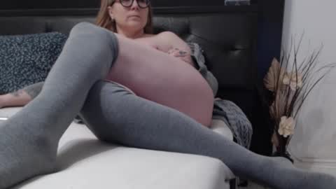 Snapshot of milfbiglips38 chatting on February 2025 05:10:01 AM milfa online show from February 2025 05:10:01 AM