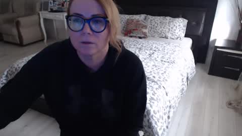 Snapshot of milfbiglips38 chatting on February 2025 07:38:02 AM milfa online show from February 2025 07:38:02 AM