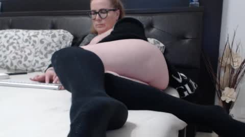 Snapshot of milfbiglips38 chatting on February 2025 11:38:02 AM milfa online show from February 2025 11:38:02 AM