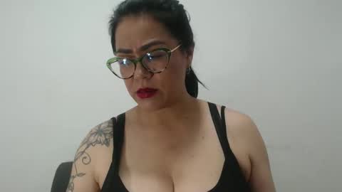 Snapshot of milfcamila367608 chatting on October 2025 04:01:02 AM camila online show from October 2025 04:01:02 AM