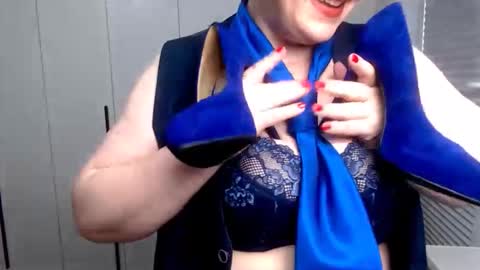 Snapshot of milfscarlette chatting on September 2025 04:12:02 AM MilfScarlette online show from September 2025 04:12:02 AM