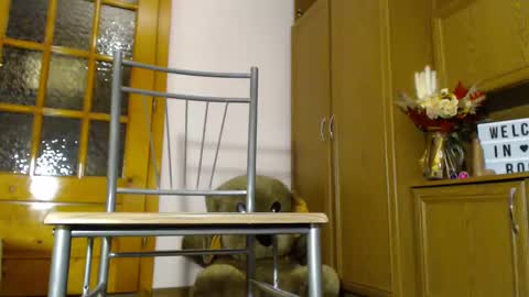 Snapshot of milk_and_hon3y chatting on December 2024 06:11:02 AM Im  to see you here Pvts are open  I love patterns soo much online show from December 2024 06:11:02 AM