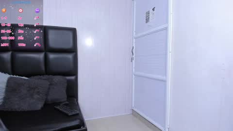 Snapshot of milk_max18 chatting on December 2024 03:26:02 AM MAX online show from December 2024 03:26:02 AM