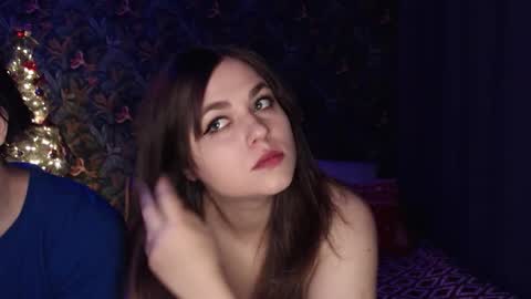 Stella and Neo online show from December 2025 04:41:04 AM