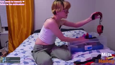 MilkandHoney online show from November 2025 02:10:01 AM