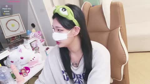 Snapshot of milksola chatting on May 2026 12:00:01 PM milksola online show from May 2026 12:00:01 PM