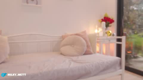 milky_0 online show from May 2026 07:11:01 PM