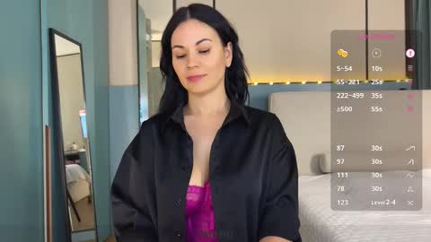 Mila online show from November 2025 08:18:01 PM